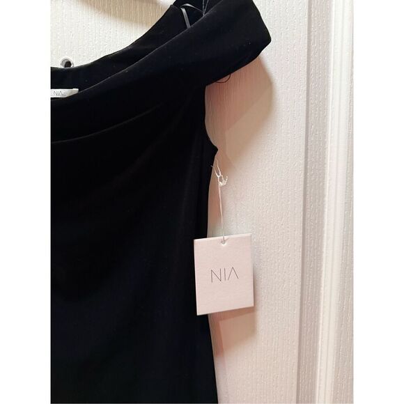NIA the Brand Off the shoulder Velvet  maxi dress in Black  size S NWT - Picture 6 of 6